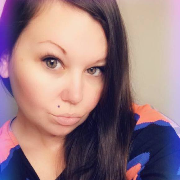 Profile Picture of Cassie Fredricks (@cassiefredri227) on Poshmark