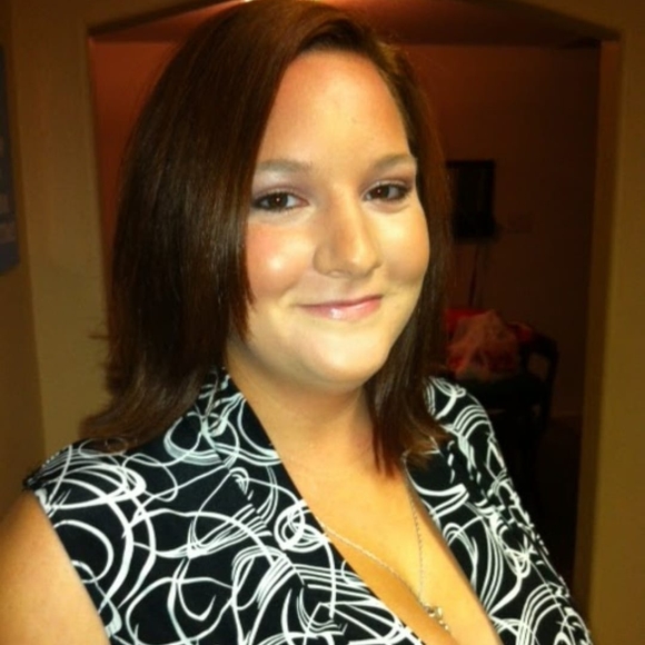 Profile Picture of Nicole Mccaffety (@nicolemccaffety) on Poshmark