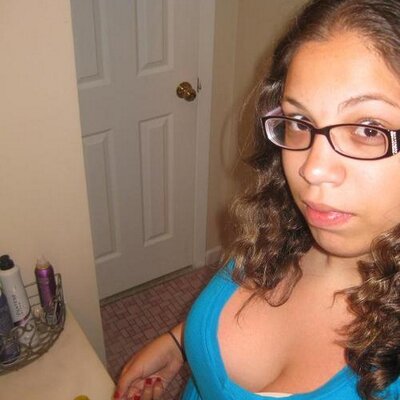 Profile Picture of Claribel Alvarez (@cladi8) on Twitter