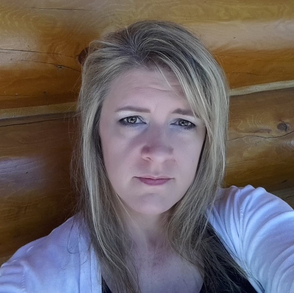 Profile Picture of Christine Mathieu (@christinemathie) on Poshmark