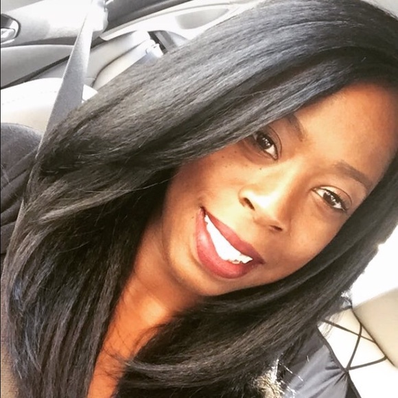 Profile Picture of Danielle Holsey (@ddholsey) on Poshmark