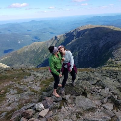 Profile Picture of Amanda Senecal (@mandarose1983) on Twitter