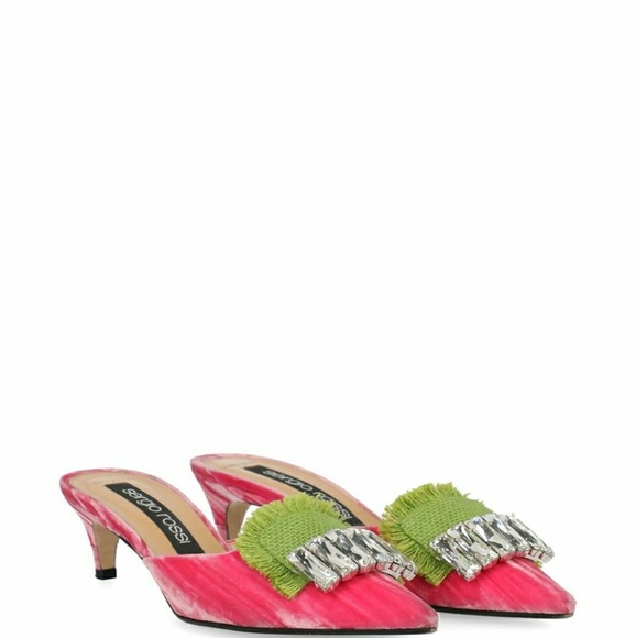 Profile Picture of Helen Chaston (@c609) on Poshmark