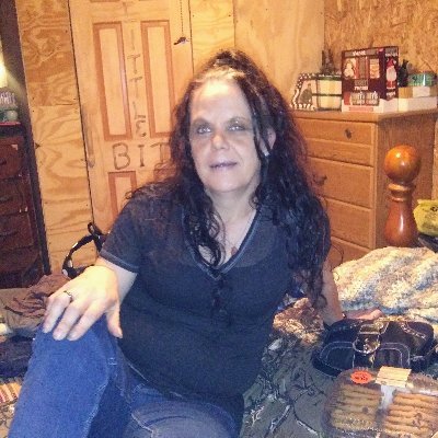 Profile Picture of Connie Farley (@ConnieF83321496) on Twitter