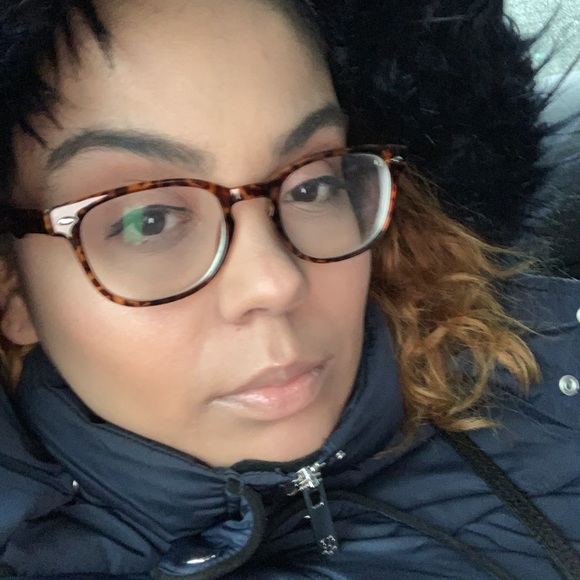 Profile Picture of Vannezza Pulliza (@vpulliza) on Poshmark