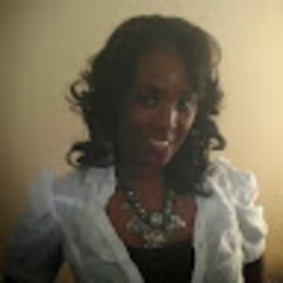 Profile Picture of Bobbye Eubanks (@bjmarijaden8) on Poshmark