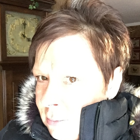 Profile Picture of Barb Zawistowski (@barbiecrow) on Poshmark