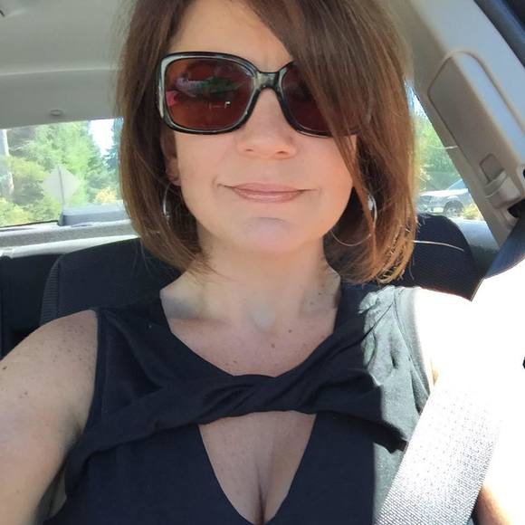 Profile Picture of Kim Albaugh (@kglaalbaugh) on Poshmark