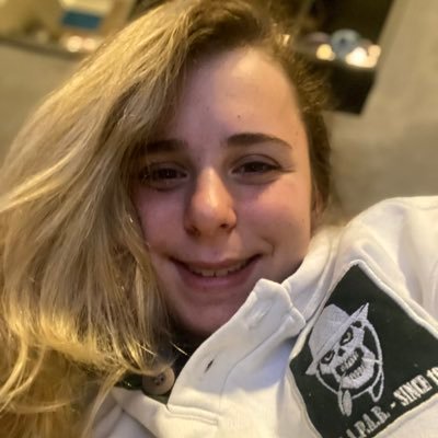 Profile Picture of Julia Colon (@jucolon22) on Twitter