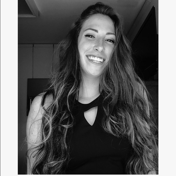 Profile Picture of Lauren Bembinster (@lbembinster) on Poshmark