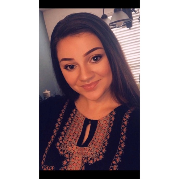 Profile Picture of Amanda Oppedisano (@a_oppedisano) on Poshmark