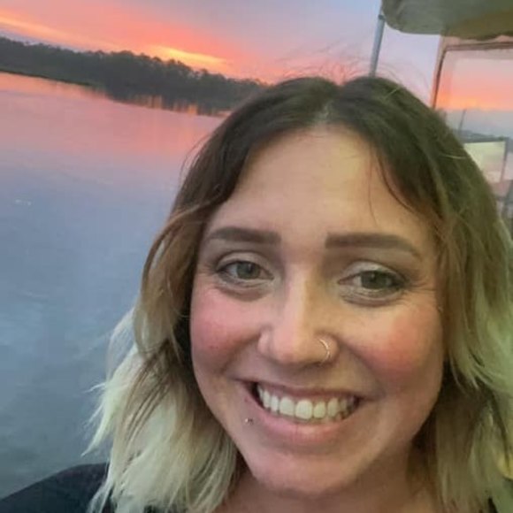 Profile Picture of Melissa Lynas (@mlynas) on Poshmark