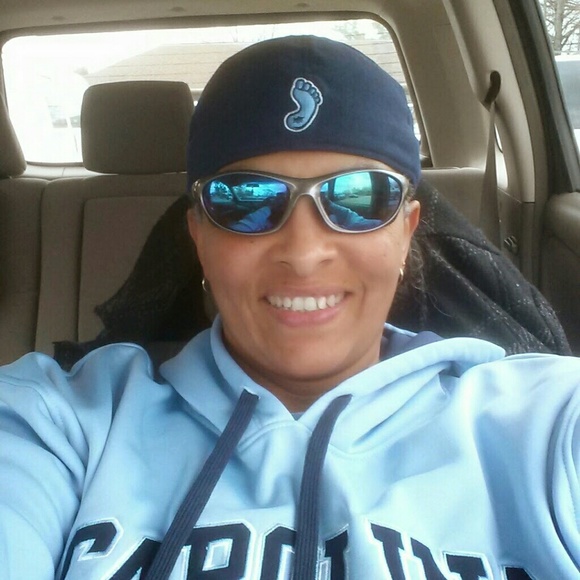 Profile Picture of Beverely Clark (@cupcake1969) on Poshmark