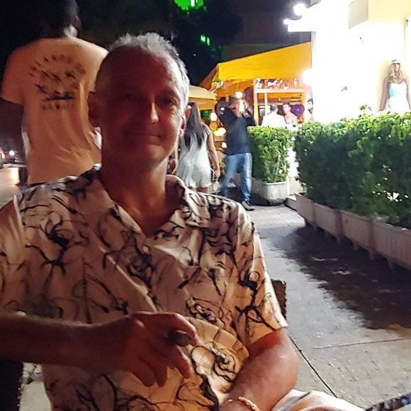Profile Picture of Dmitriy Shrayer (@dmitriyshrayer) on Poshmark