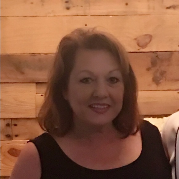 Profile Picture of Wanda Thompson (@riley8247) on Poshmark