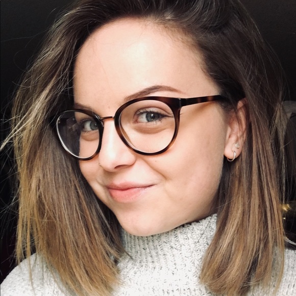 Profile Picture of Julia Otten (@juliarotten) on Poshmark