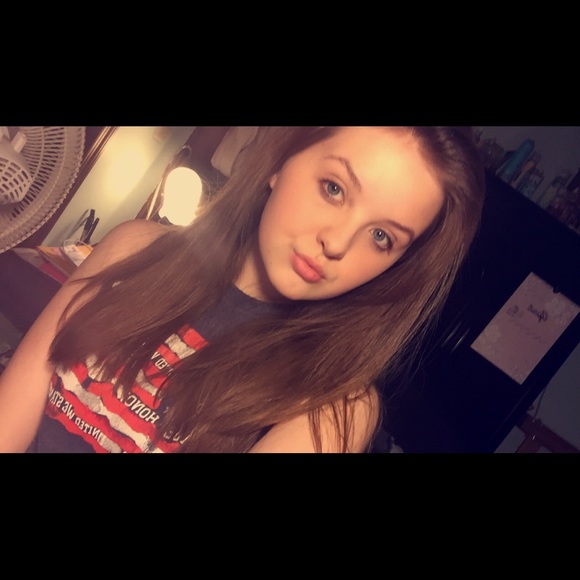 Profile Picture of Lily Smith (@lilysmith1104) on Poshmark