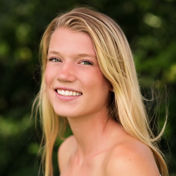 Profile Picture of Kate Zitzmann (@katezitzmann) on Poshmark
