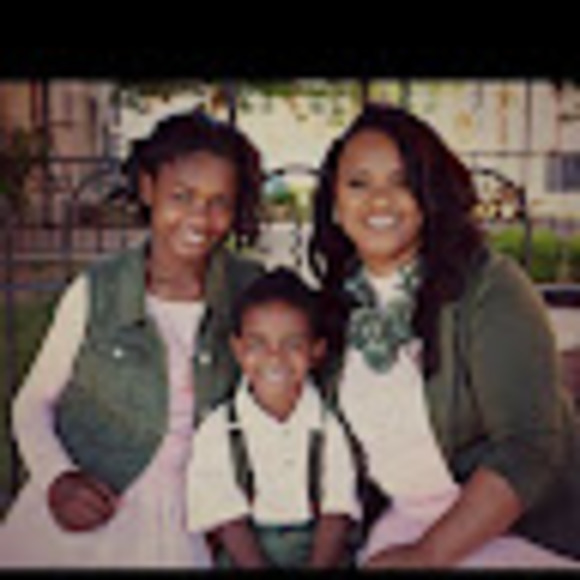 Profile Picture of Kawaun White (@kawaunwhite) on Poshmark