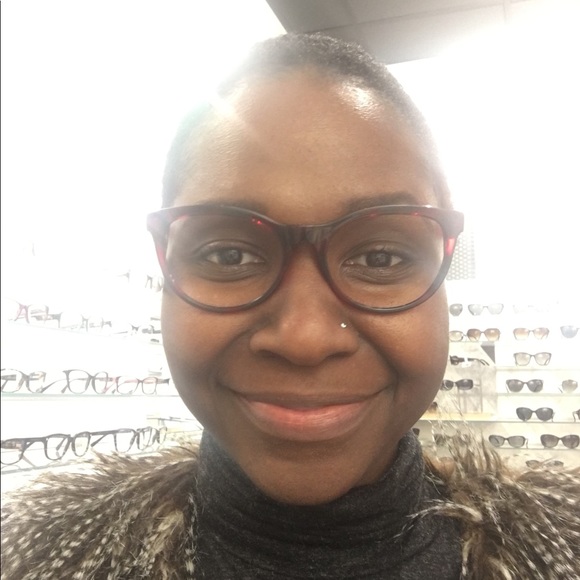 Profile Picture of Monique Benoit (@modhutch) on Poshmark