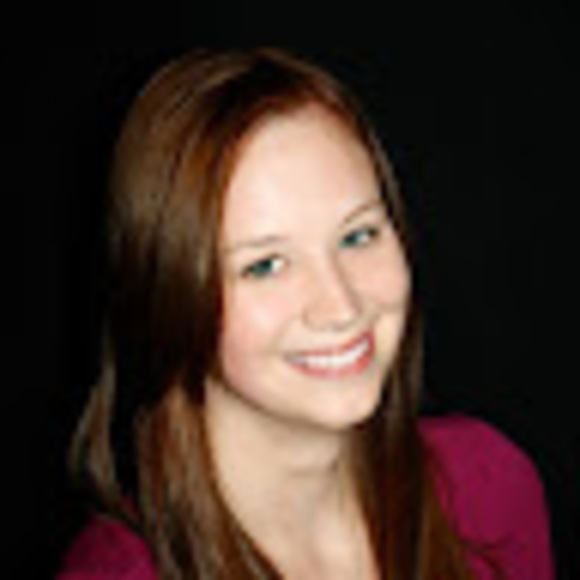 Profile Picture of Danielle Mcgrath (@dmcgrath) on Poshmark