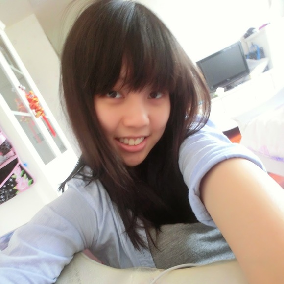 Profile Picture of Lisa Cheng (@chenghuini1995) on Poshmark