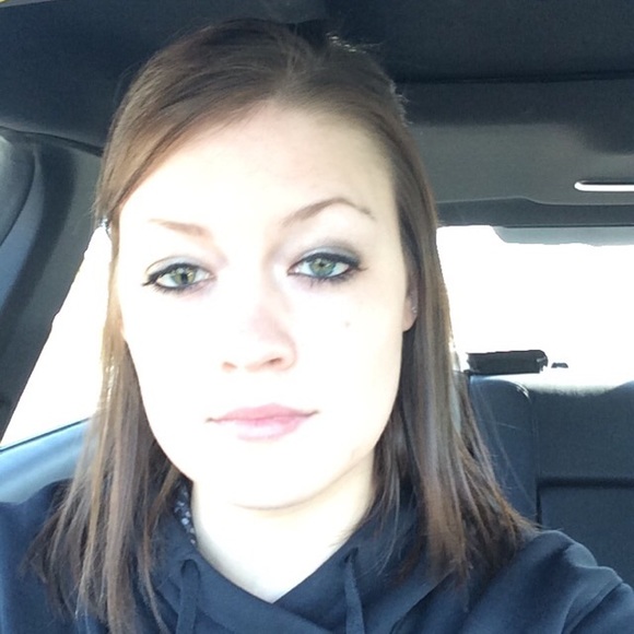 Profile Picture of Tosha Letsche (@tl2007us) on Poshmark