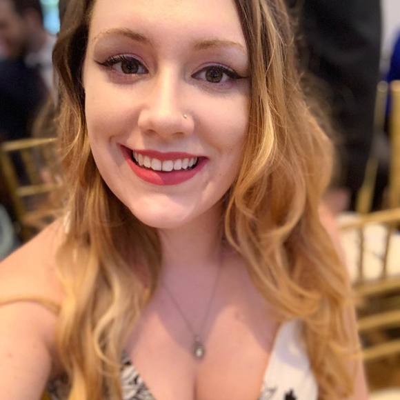 Profile Picture of Paije Umphlett (@wubwubwife) on Poshmark