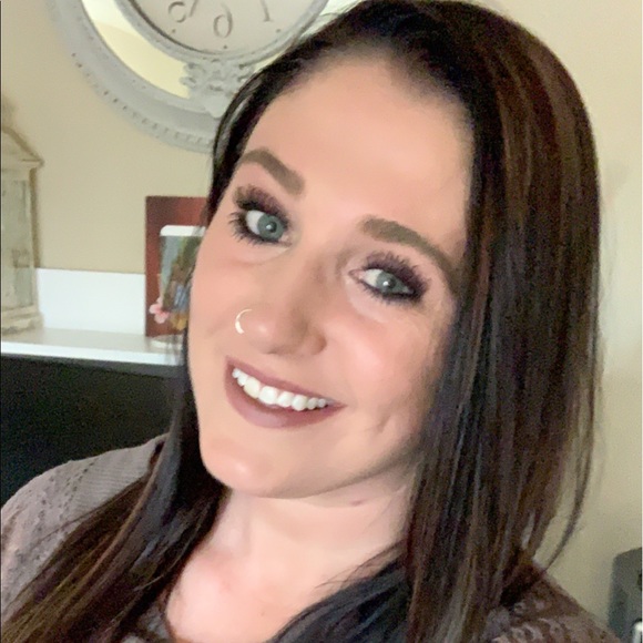 Profile Picture of Kellie Wojnowski (@kelliewojnowski) on Poshmark