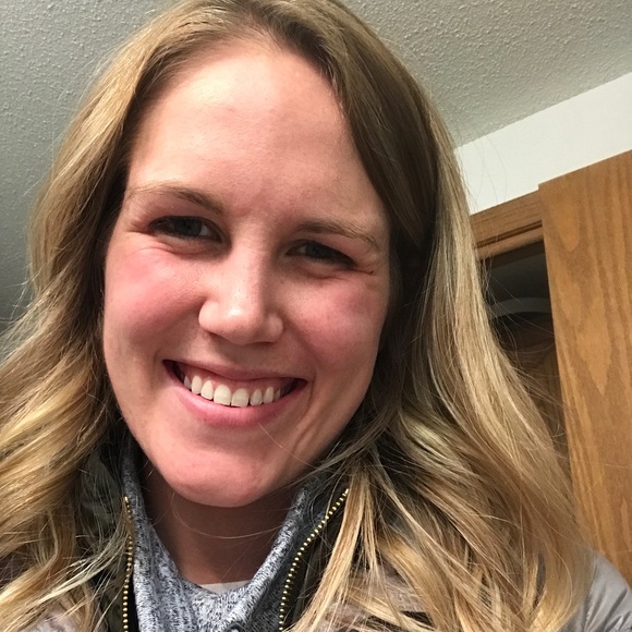 Profile Picture of Lauren Dorzinski (@dorzinskil) on Poshmark