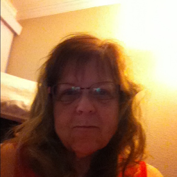 Profile Picture of Chris Goochey (@clgoochey) on Poshmark