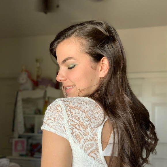 Profile Picture of Ashlyn Phillips (@ashlynlee24) on Poshmark