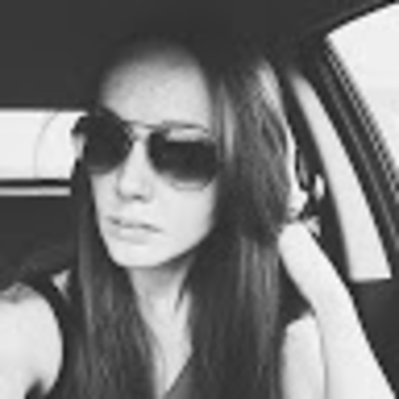 Profile Picture of Helena Fleger (@helena_fleger) on Poshmark