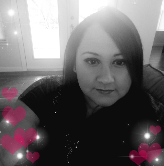 Profile Picture of Nichole Ramirez (@nicholeramir446) on Poshmark