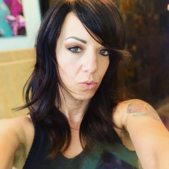 Profile Picture of Joanne Cohen (@joannecohen) on Poshmark