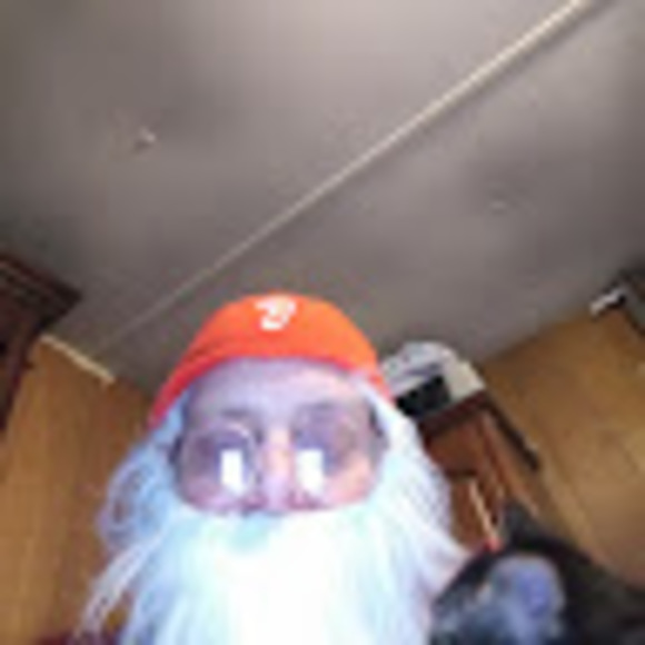 Profile Picture of Rachel Reveal (@gramrr3) on Poshmark