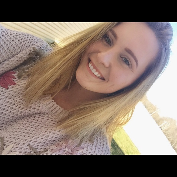 Profile Picture of Kayla Crawford (@kaycraw21) on Poshmark