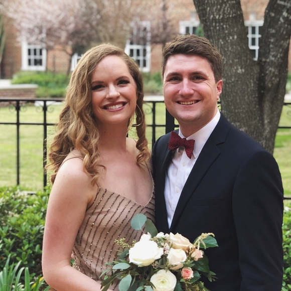 Profile Picture of Lauren Fields (@laurenofields) on Poshmark