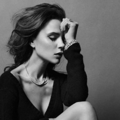 Profile Picture of Amelia Avery (@ReveredElegance) on Twitter