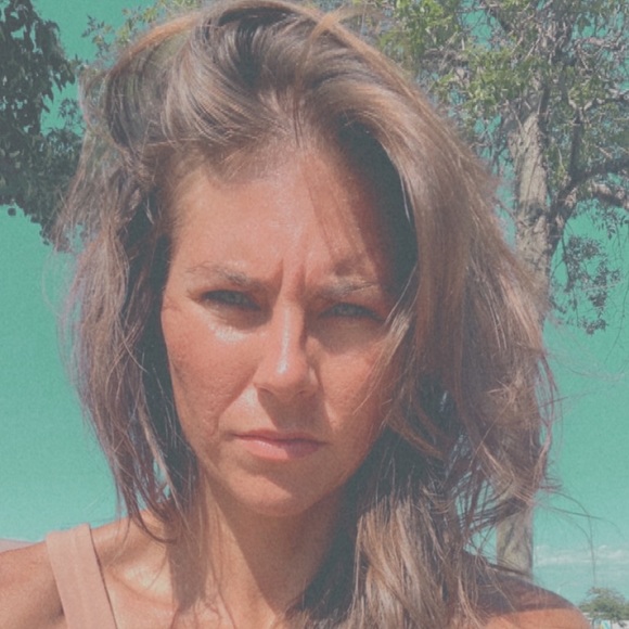 Profile Picture of Raina Haapala (@rainamarie1989) on Poshmark