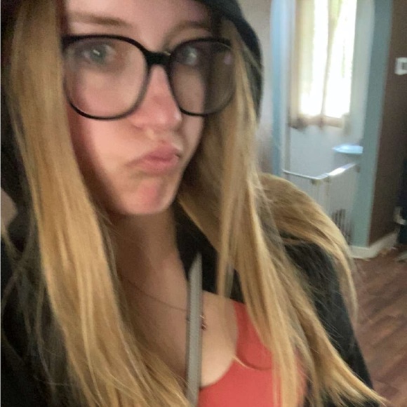 Profile Picture of Kendall Banicki (@kendallbanicki) on Poshmark