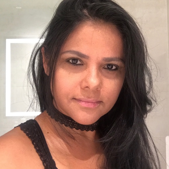 Profile Picture of Eunice Dos santos (@nicyveloso) on Poshmark