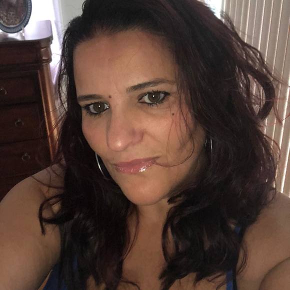 Profile Picture of Paula Melo (@paulamelo40) on Poshmark