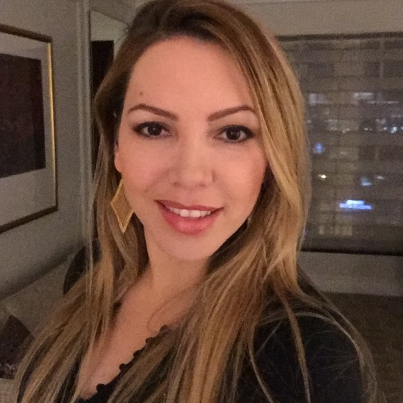 Profile Picture of Milena Manfredini (@mylenadiny) on Poshmark