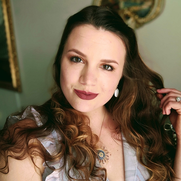 Profile Picture of Lindsay Kothmann (@lindsaykothmann) on Poshmark