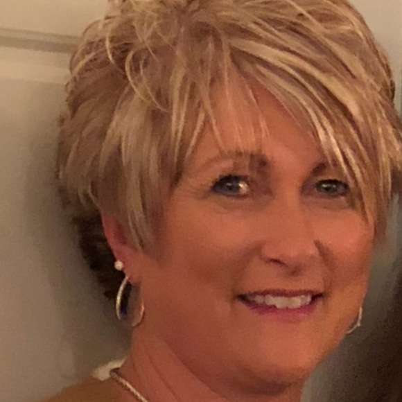 Profile Picture of Paula Cornelius (@pcornelius12) on Poshmark