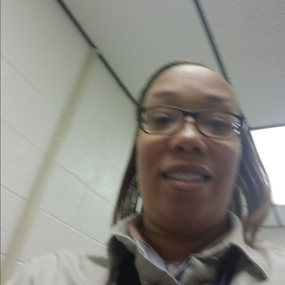 Profile Picture of Angela Dozier (@dozier4610) on Poshmark