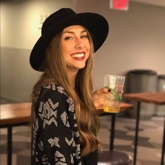 Profile Picture of Britney Wolf (@britwolf) on Poshmark