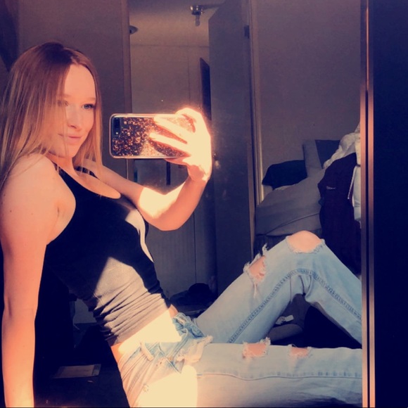 Profile Picture of Ginny Grinde (@ginnygrinde) on Poshmark