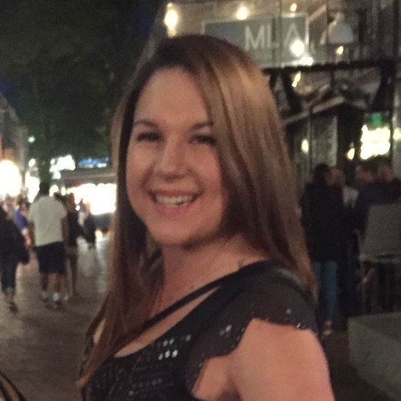 Profile Picture of Brianna Valeri (@bcv521) on Poshmark